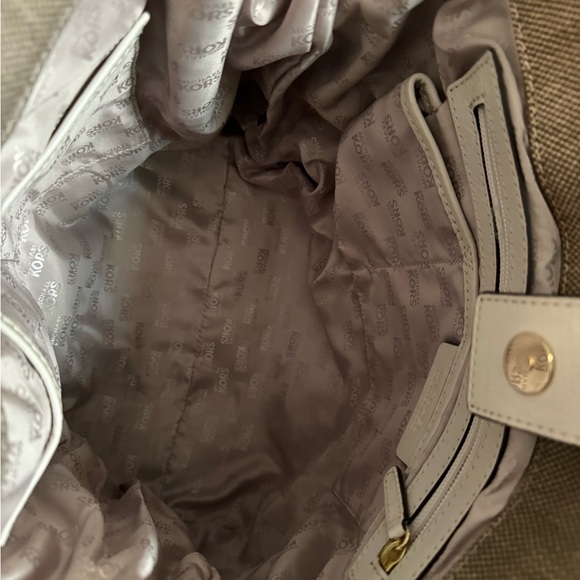 EUC Michael Kors Taupe Gansevoort
Shoulder Bag - Picture 4 of 12